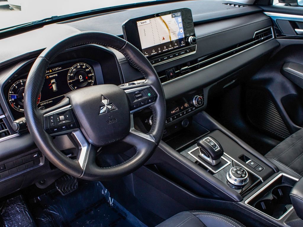 Used 2024 Mitsubishi Outlander SE image 15