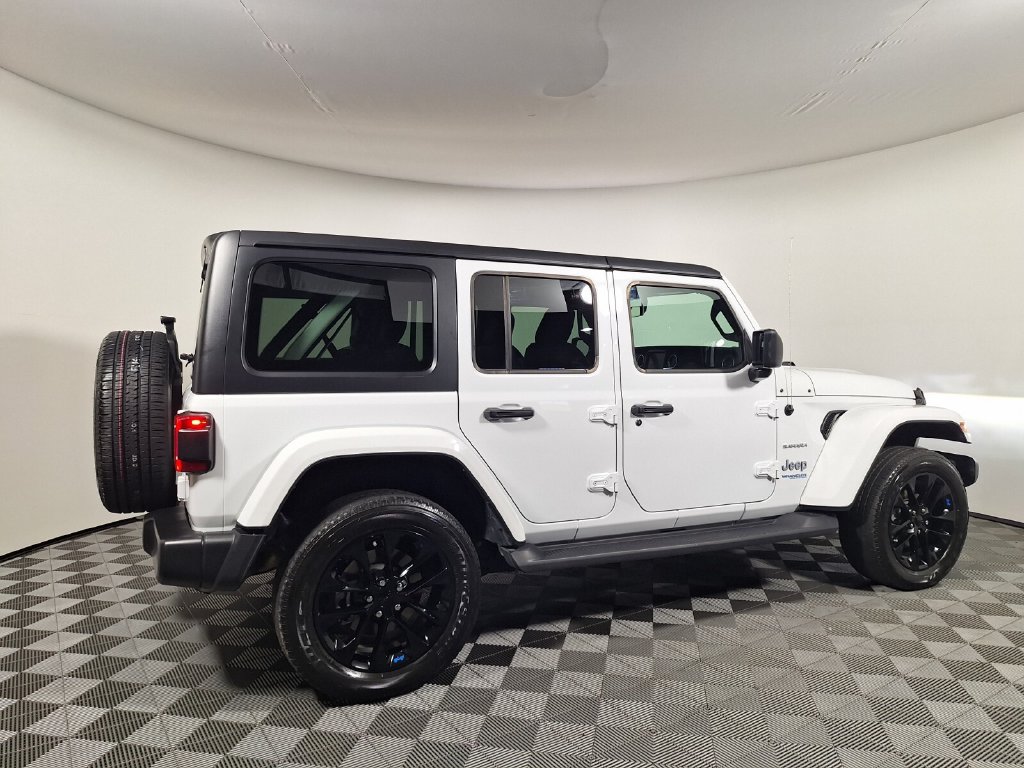 Used 2022 Jeep Wrangler Unlimited Sahara w/ Cold Weather Group AWD/4WD image 5
