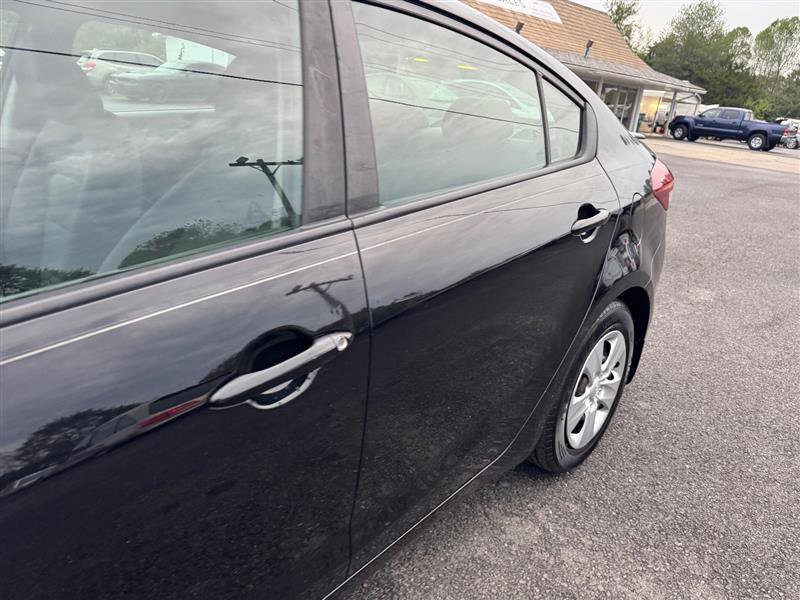 Used 2018 Kia Forte LX image 12