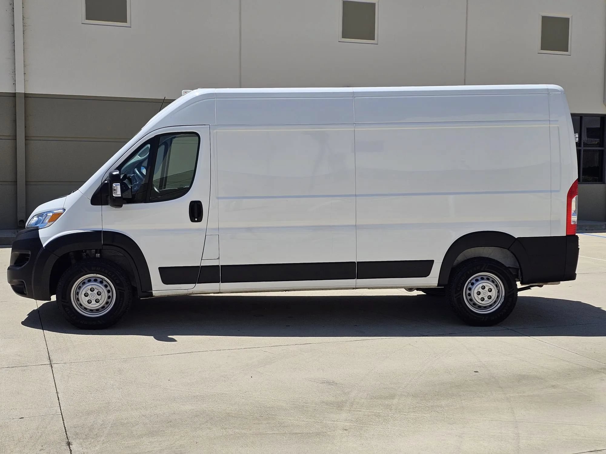 Used 2025 RAM ProMaster 2500 w/ Convenience Group FWD image 8