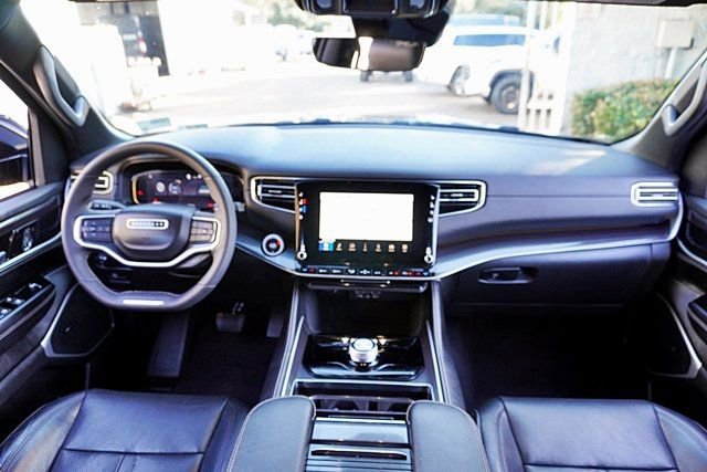 Used 2023 Jeep Wagoneer 2WD image 24