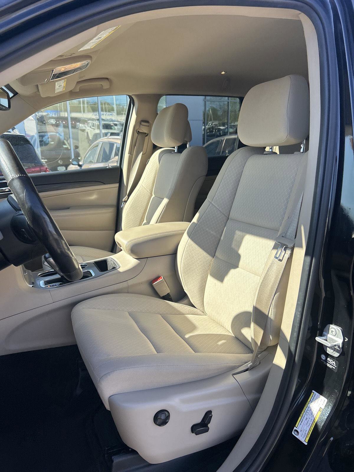 Used 2022 Jeep Grand Cherokee Laredo E w/ Security & Convenience Group image 8