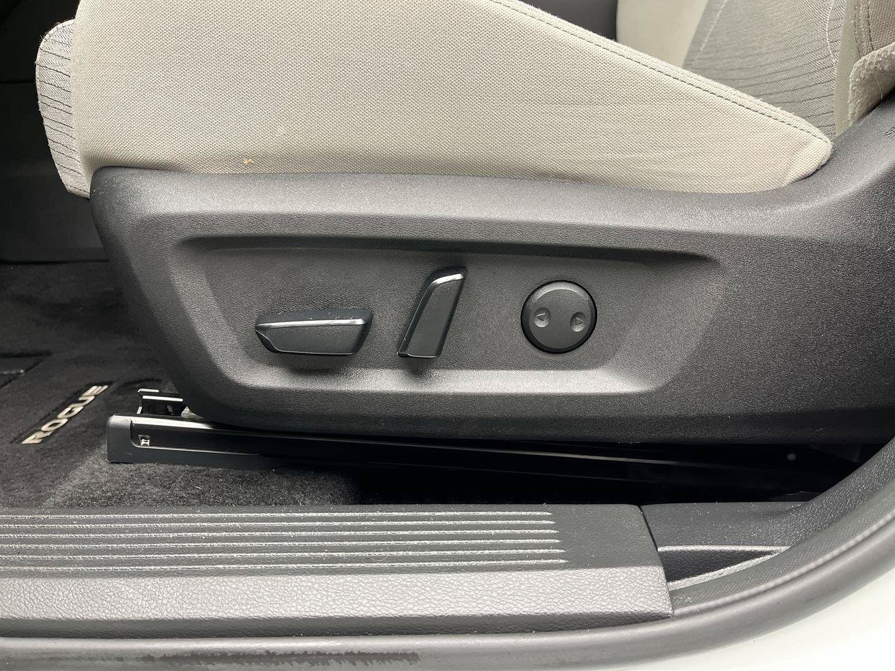 Used 2023 Nissan Rogue SV AWD/4WD image 9