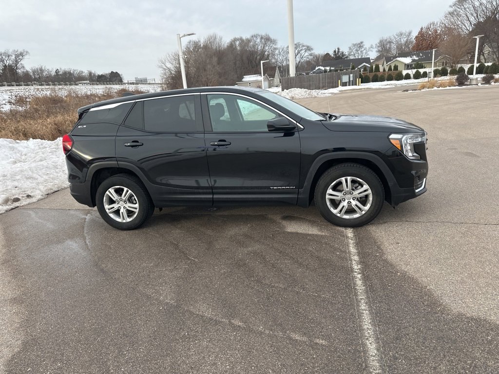 Used 2024 GMC Terrain SLE image 6