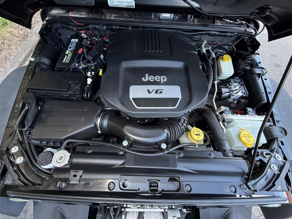 Used 2015 Jeep Wrangler Unlimited Rubicon w/ Dual Top Group AWD/4WD image 69
