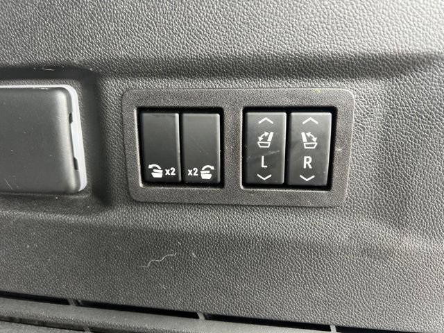 Used 2023 GMC Yukon SLT w/ SLT Luxury Package AWD/4WD image 20