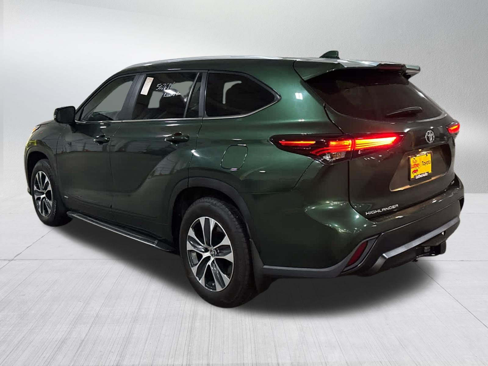 Certified 2025 Toyota Highlander XLE AWD/4WD image 4