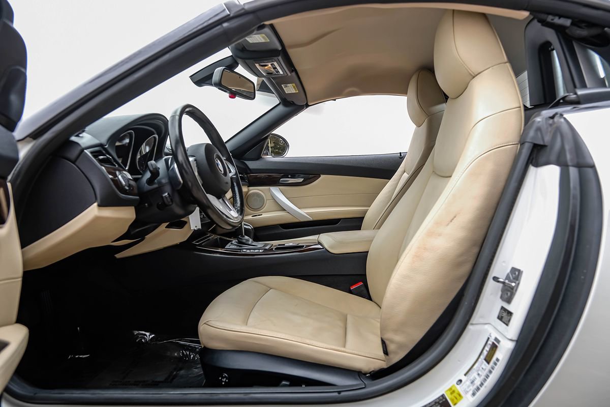 Used 2011 BMW Z4 sDrive30i w/ Premium Pkg RWD image 4
