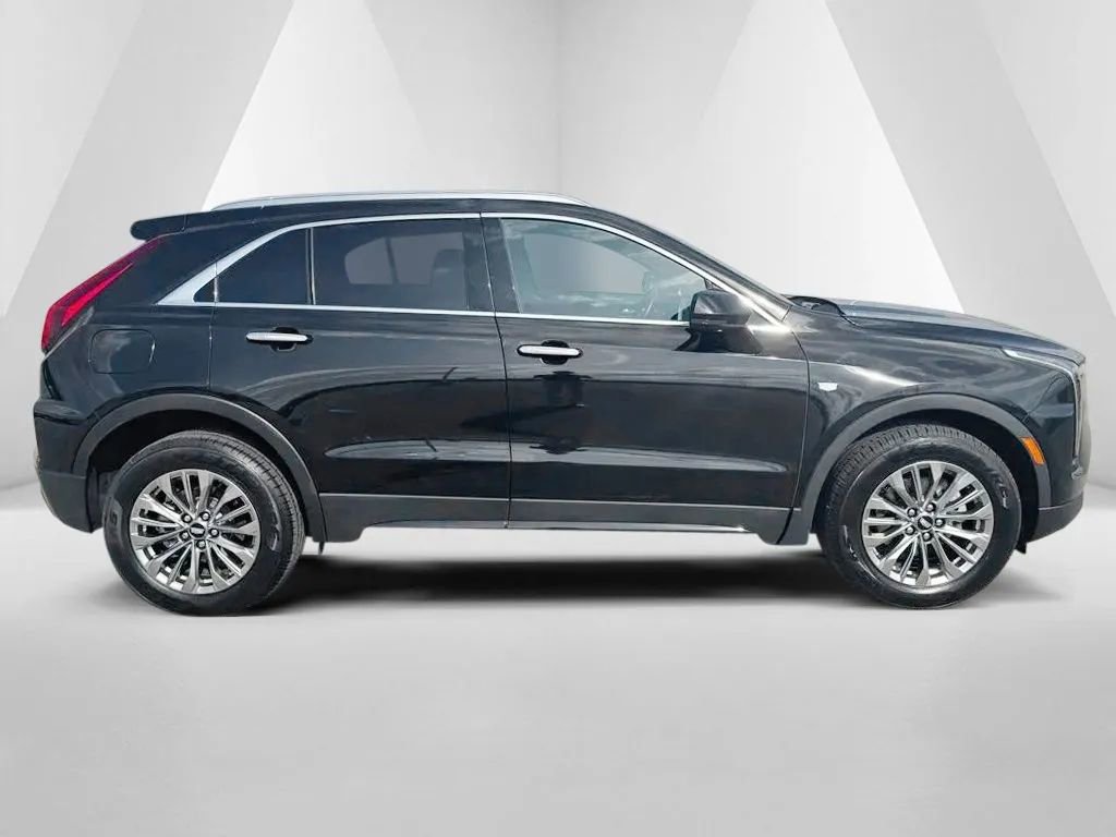 Used 2024 Cadillac XT4 Premium Luxury image 8