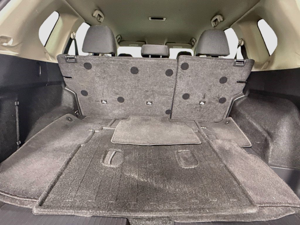Used 2023 Nissan Rogue S FWD image 34