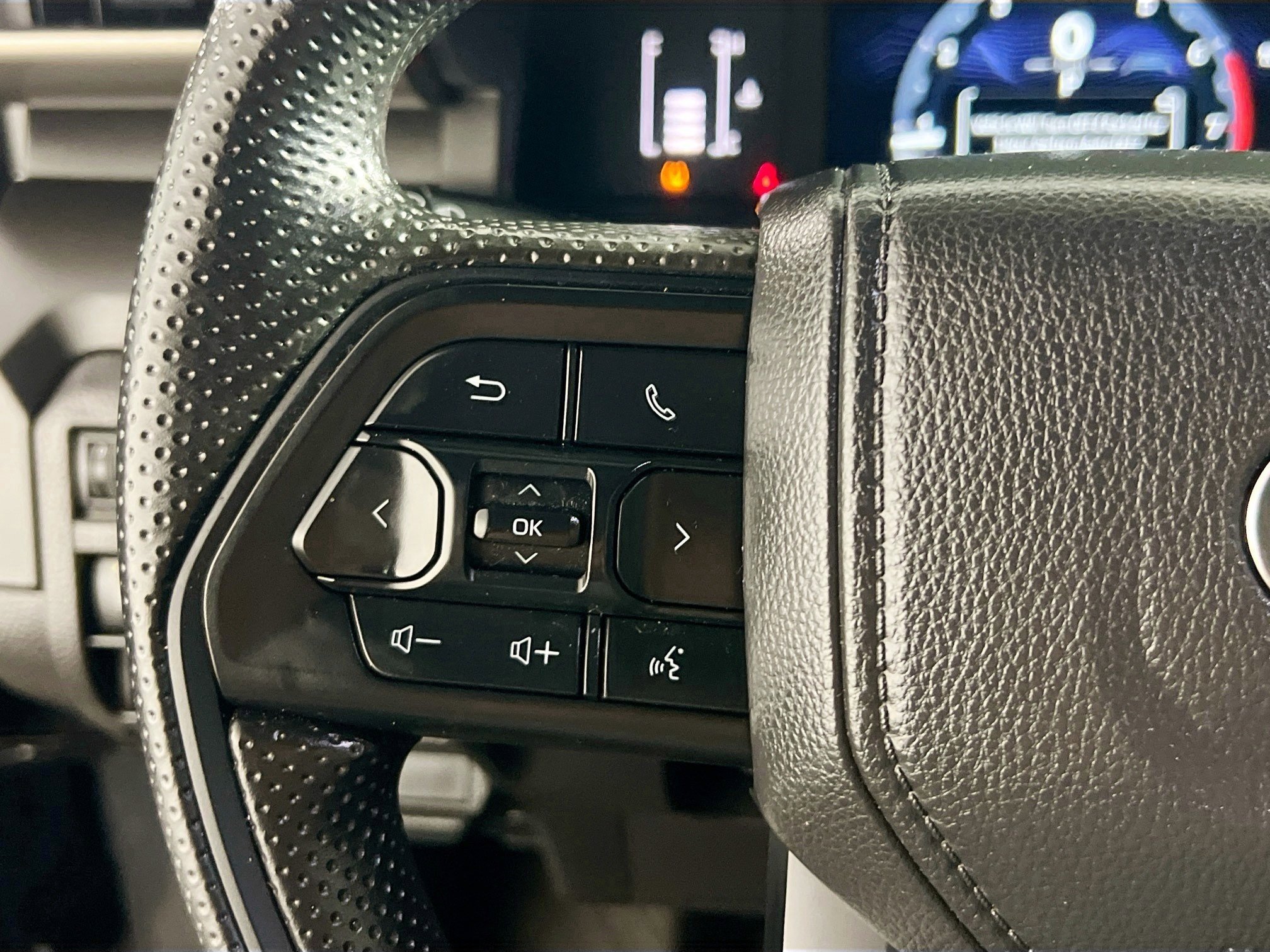 Used 2025 Toyota Tacoma SR w/ SR Upgrade Package image 17