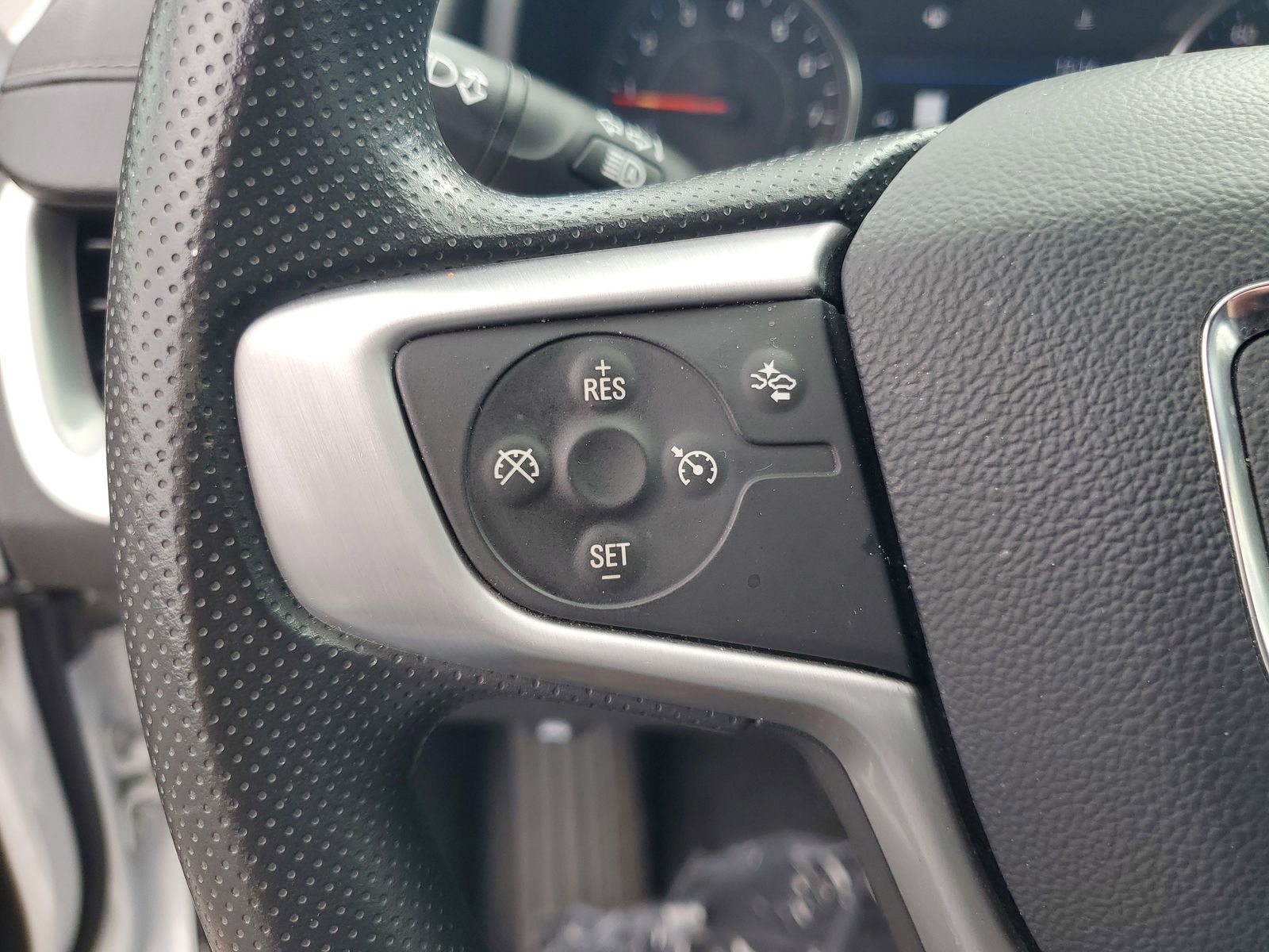 Used 2024 GMC Terrain SLE w/ Driver Convenience Package image 11