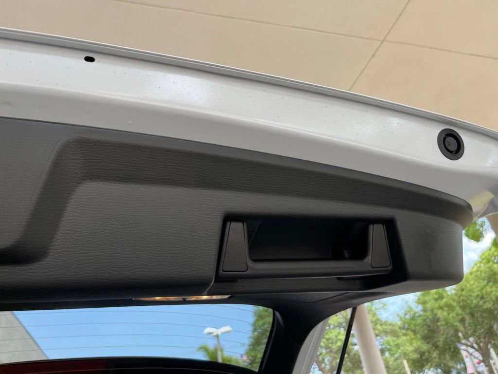 Used 2024 Mitsubishi Outlander ES image 27