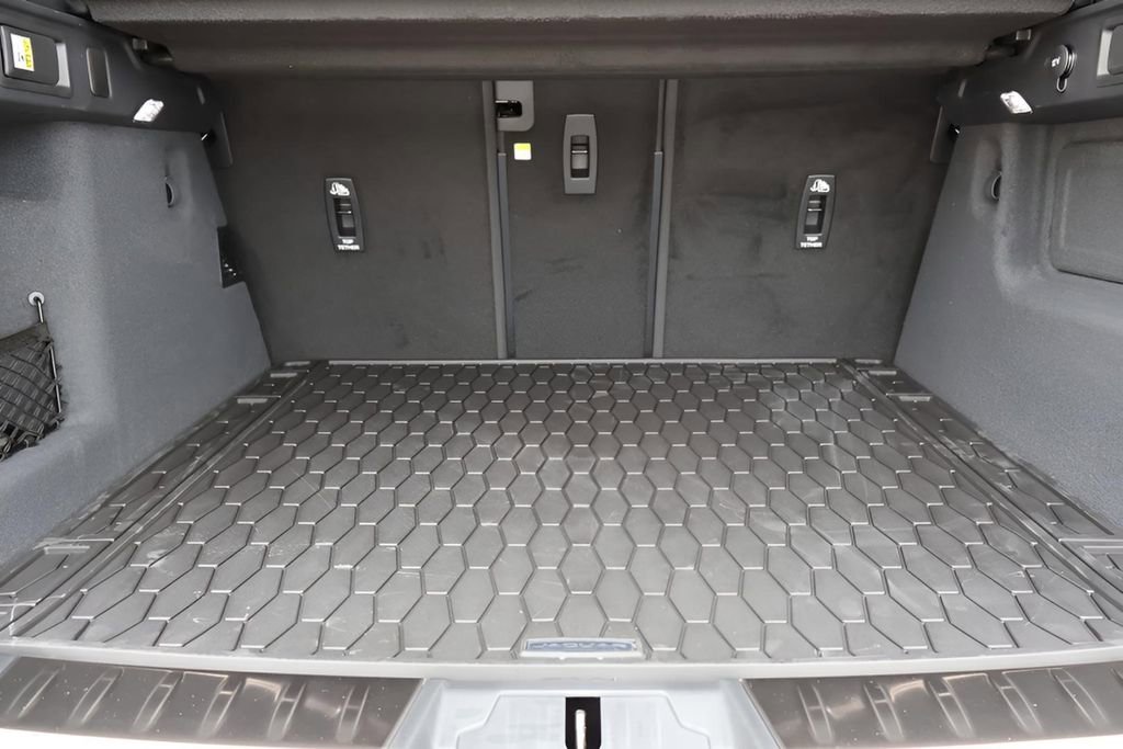 Used 2026 Jaguar F-PACE R-Dynamic S image 17