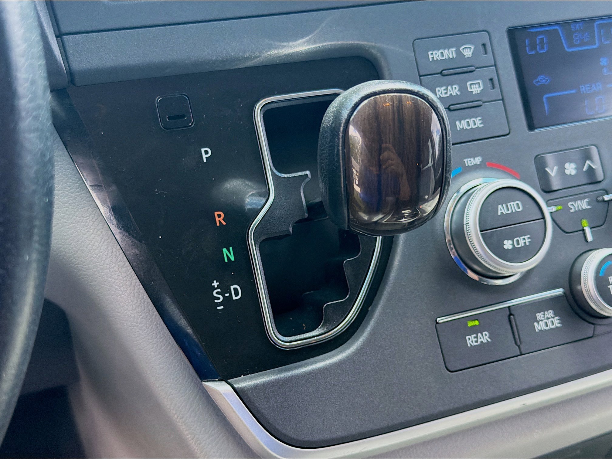 Used 2020 Toyota Sienna XLE image 15