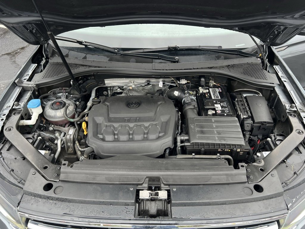 Used 2022 Volkswagen Tiguan SE w/ Panoramic Sunroof Package image 40