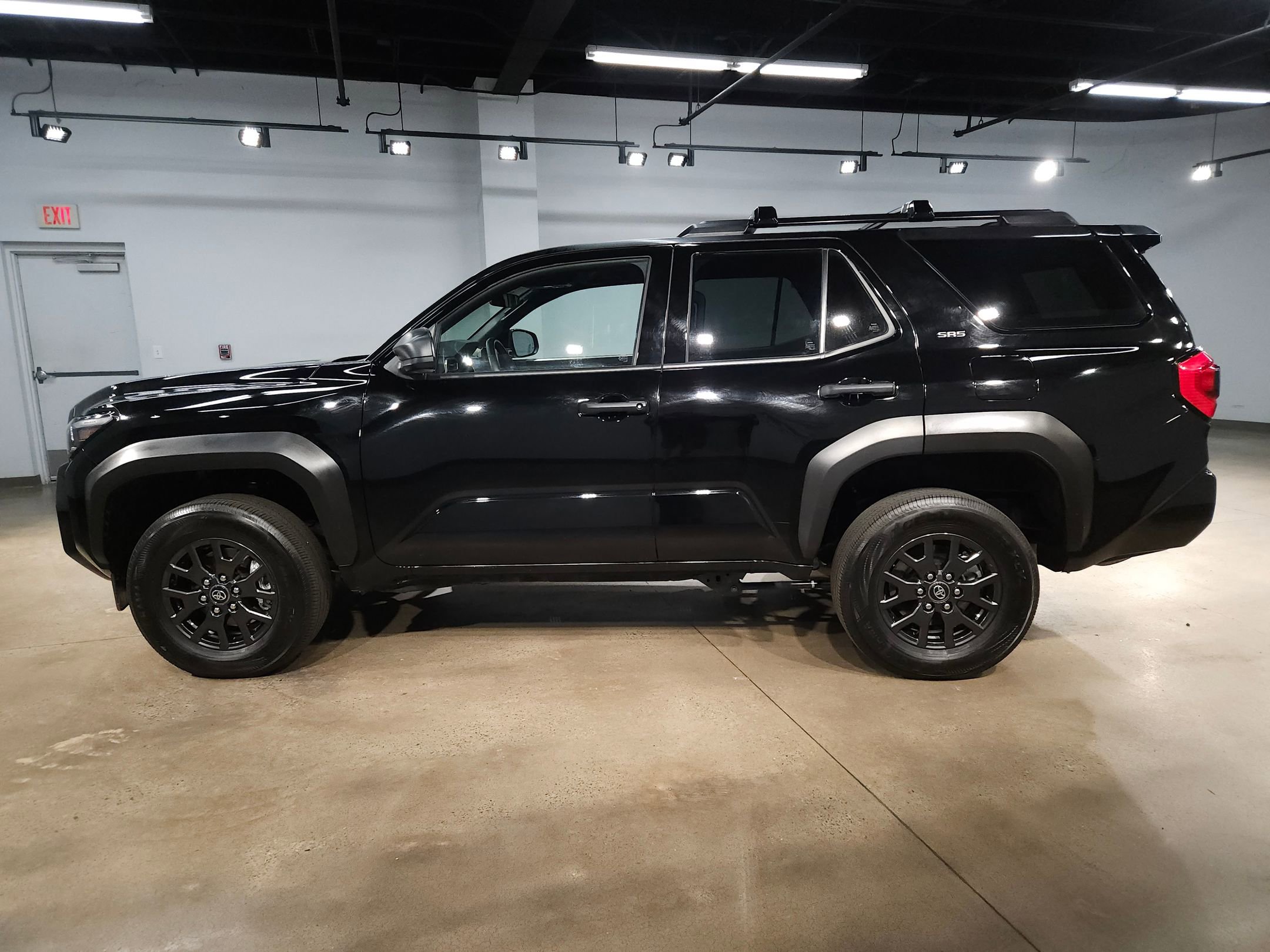 Certified 2025 Toyota 4Runner SR5 AWD/4WD image 4