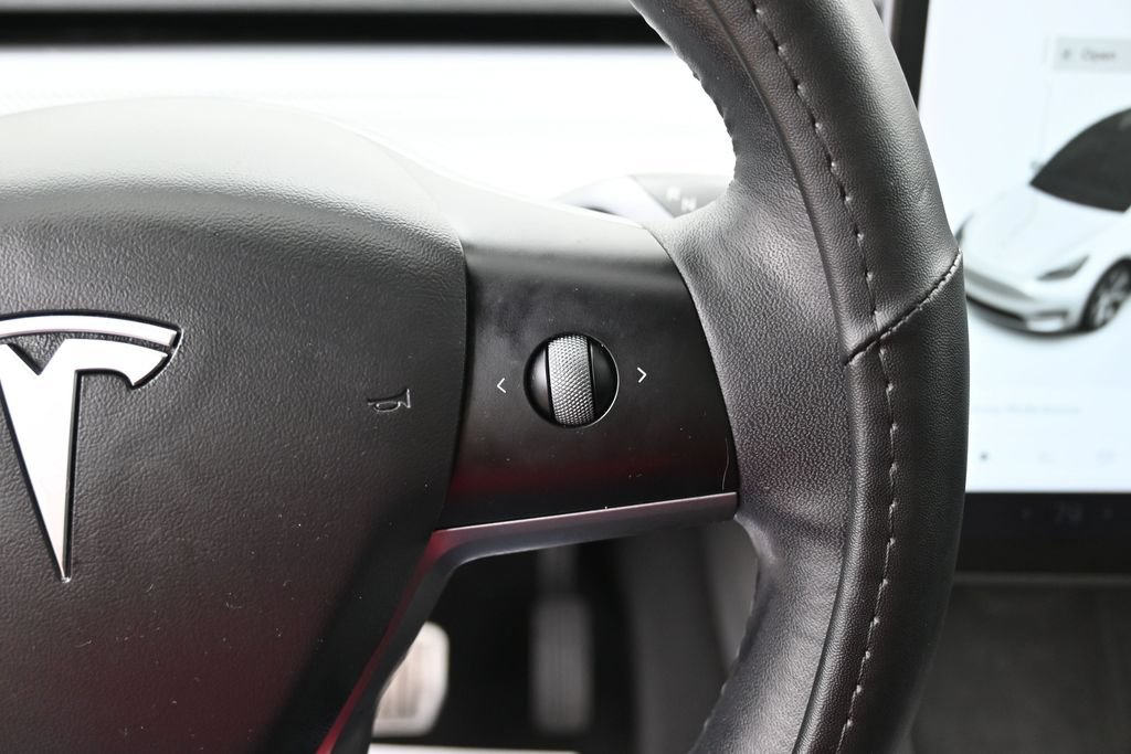 Used 2021 Tesla Model Y Long Range AWD/4WD image 19