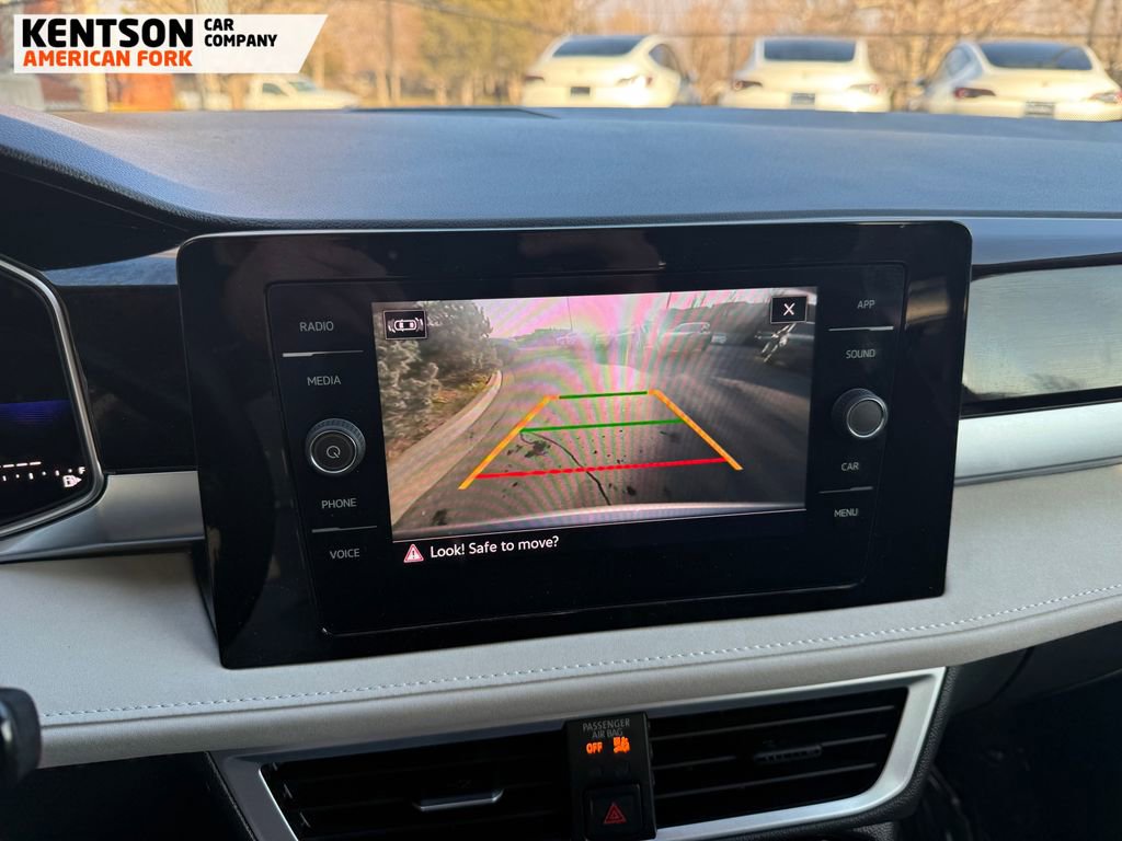 Used 2025 Volkswagen Taos SE image 29