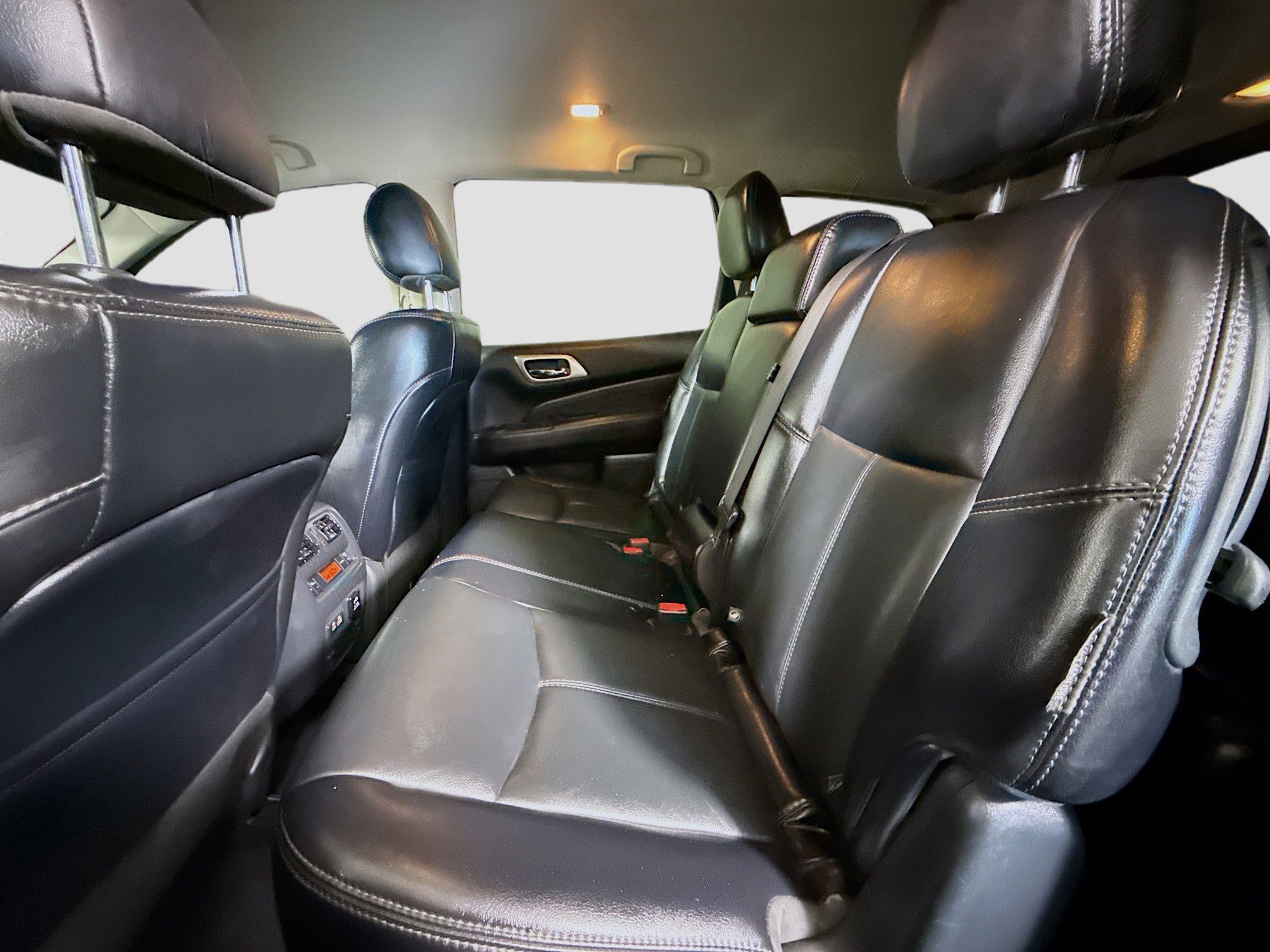 Used 2020 Nissan Pathfinder SL image 25