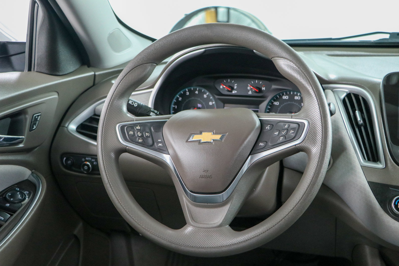 Used 2022 Chevrolet Malibu LT FWD image 12