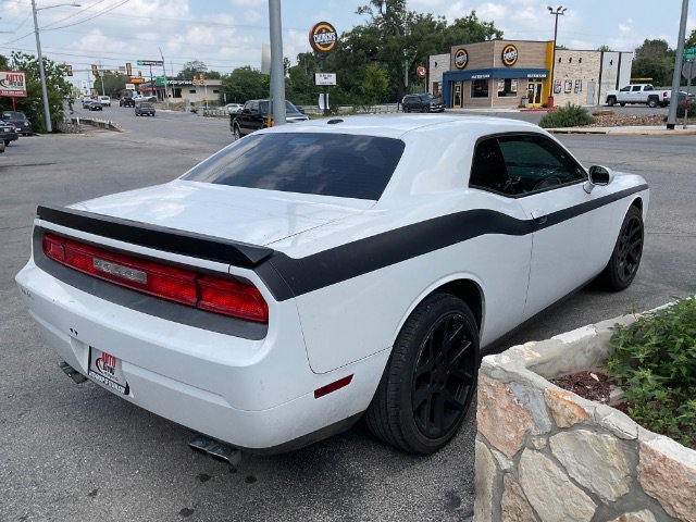 Used 2011 Dodge Challenger R/T RWD image 4