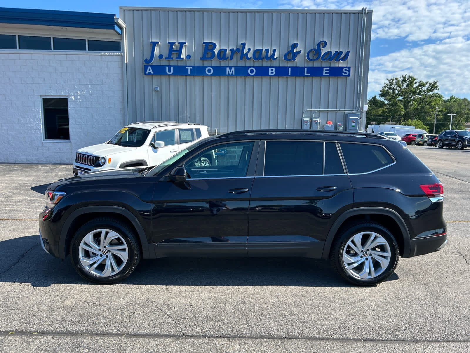 Used 2023 Volkswagen Atlas SE AWD/4WD image 6