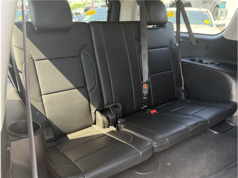 Used 2018 Chevrolet Suburban LT w/ Luxury Package RWD image 27