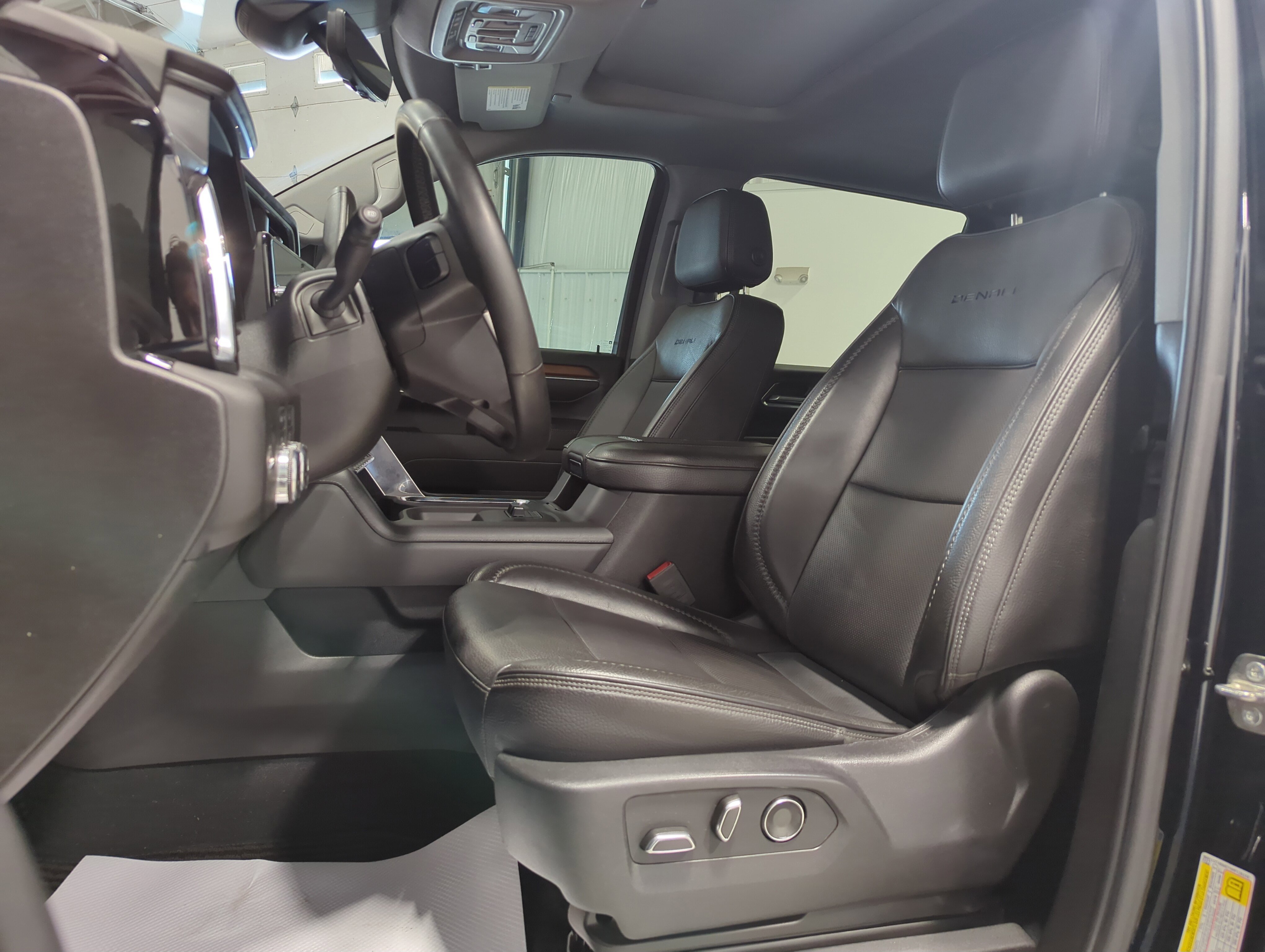 Used 2024 GMC Sierra 3500 Denali w/ Denali Reserve Package image 11