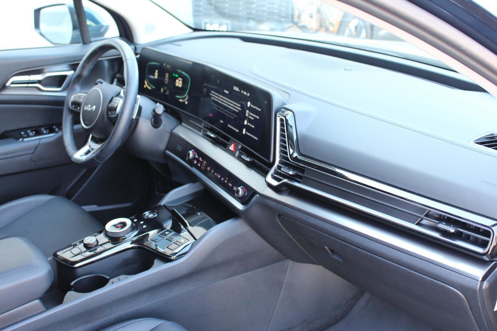 Used 2025 Kia Sportage EX image 15