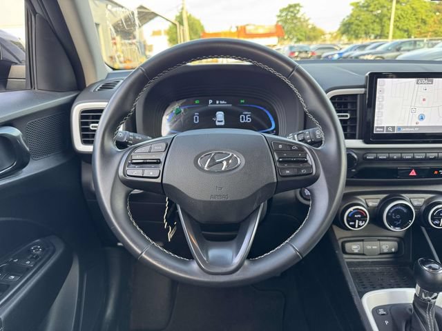 Used 2024 Hyundai Venue Limited FWD image 19