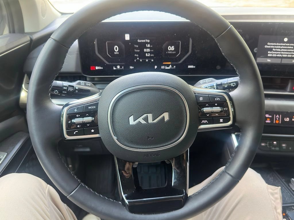 Used 2025 Kia Carnival SX Prestige FWD image 8