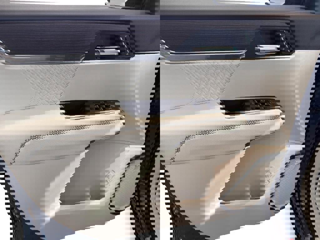 New 2026 GMC Acadia Denali w/ Super Cruise Package image 8