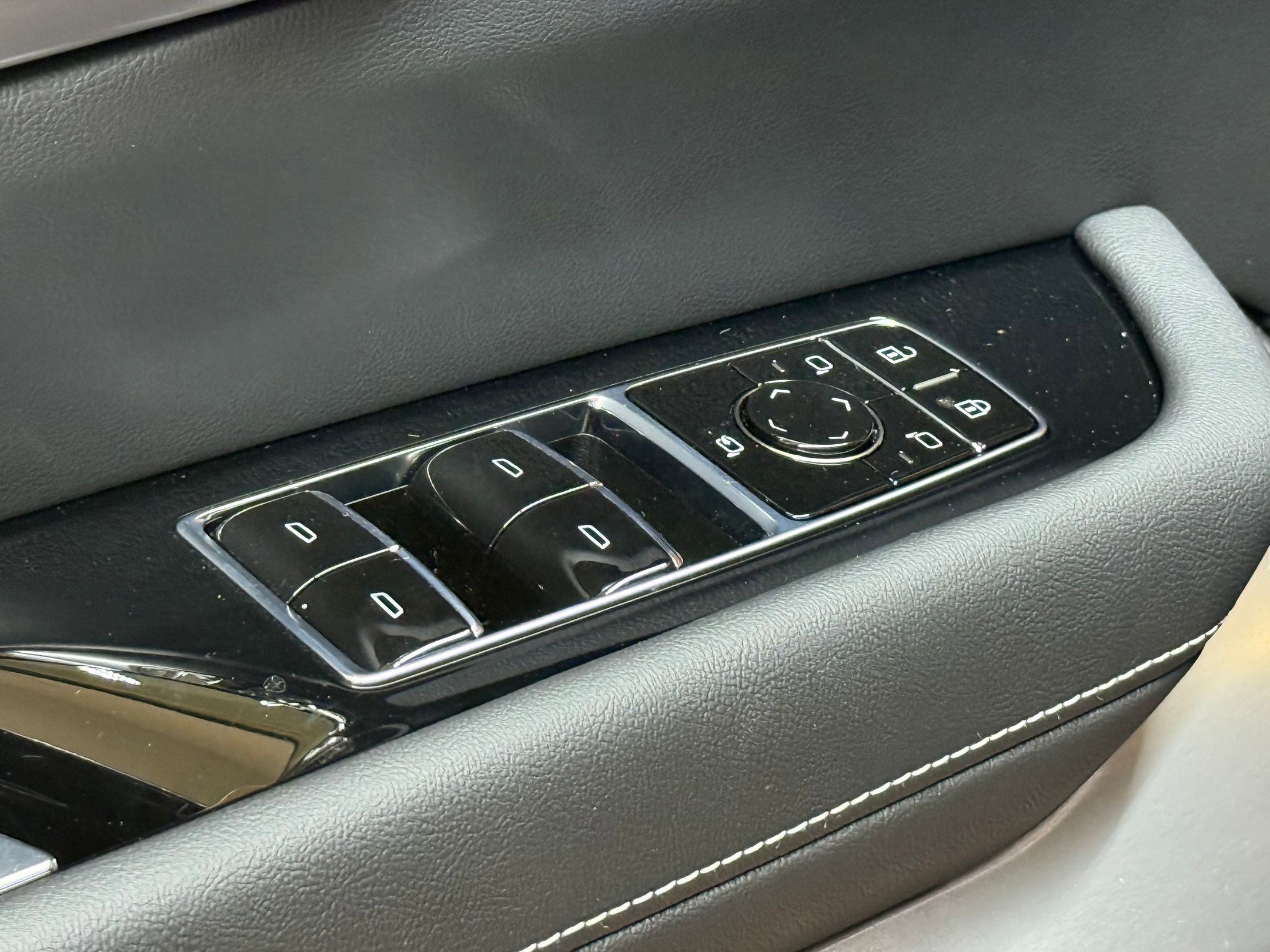 New 2026 Cadillac Vistiq Luxury w/ LPO, Floor Liner Package image 24