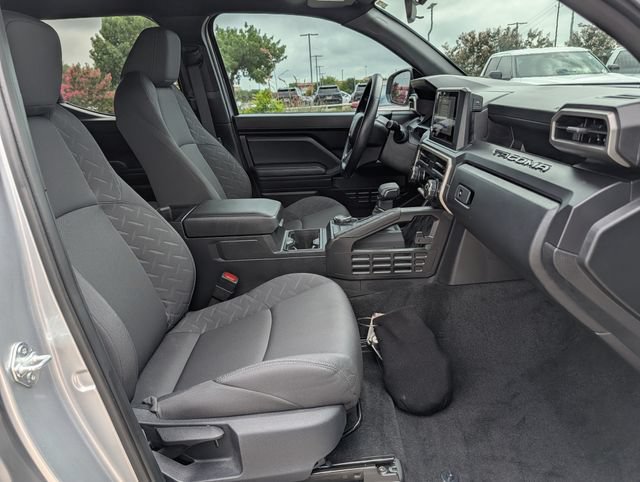 Used 2025 Toyota Tacoma SR AWD/4WD image 31