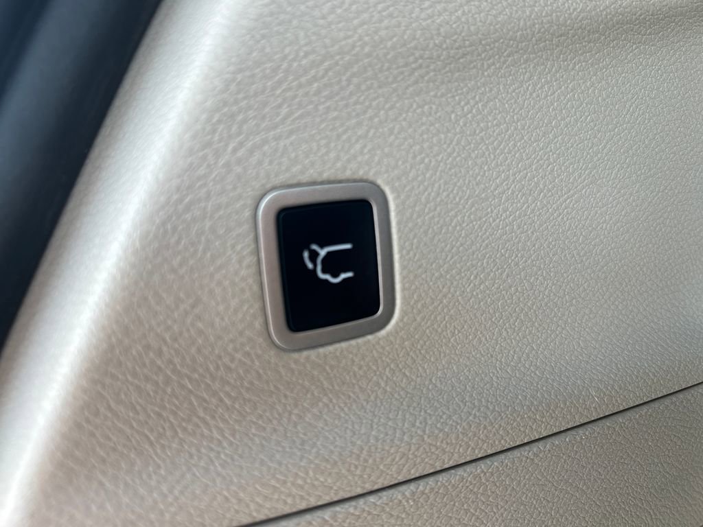 Used 2023 Chrysler Pacifica Touring-L image 30