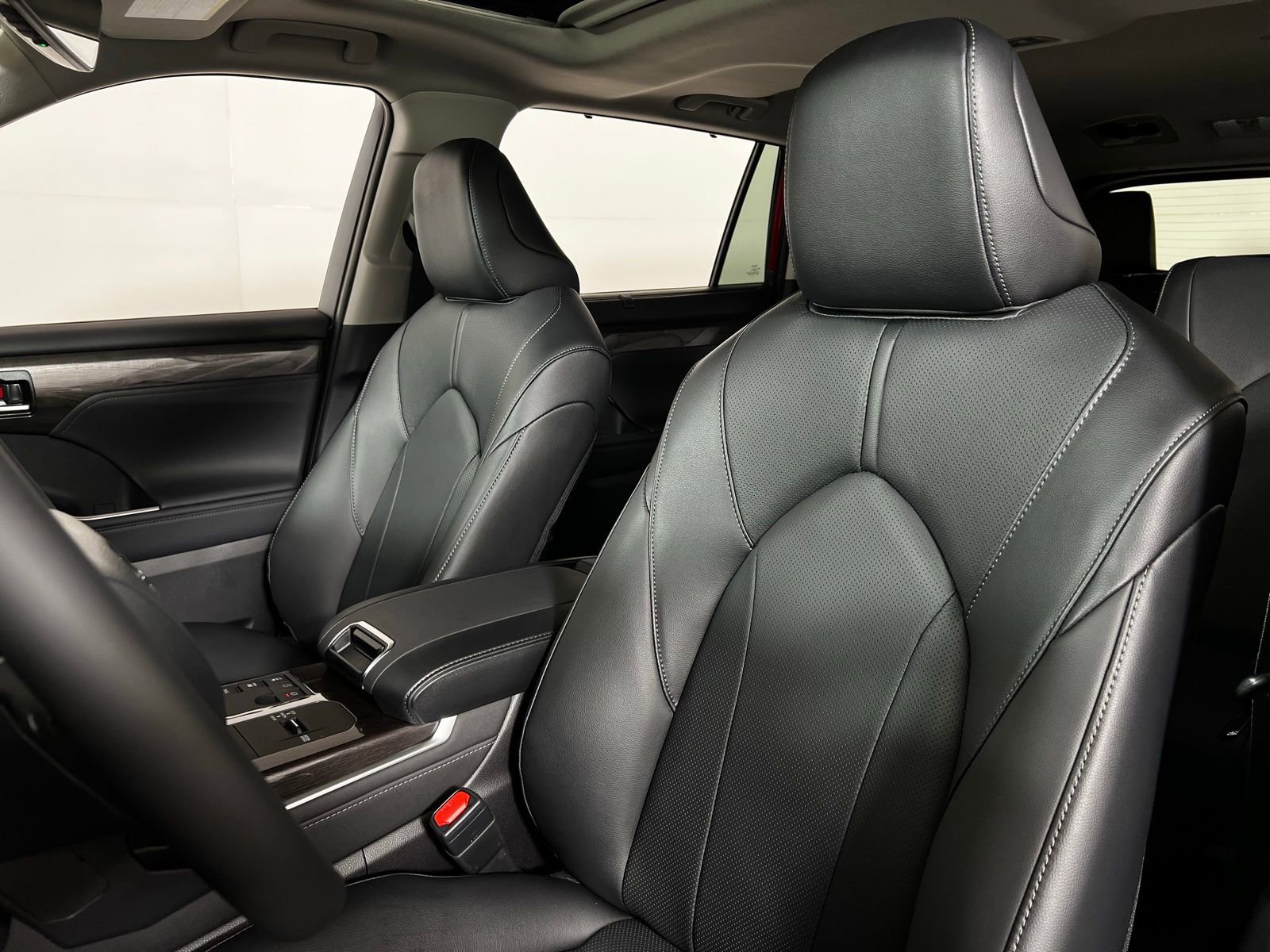 Certified 2026 Toyota Highlander Limited image 13