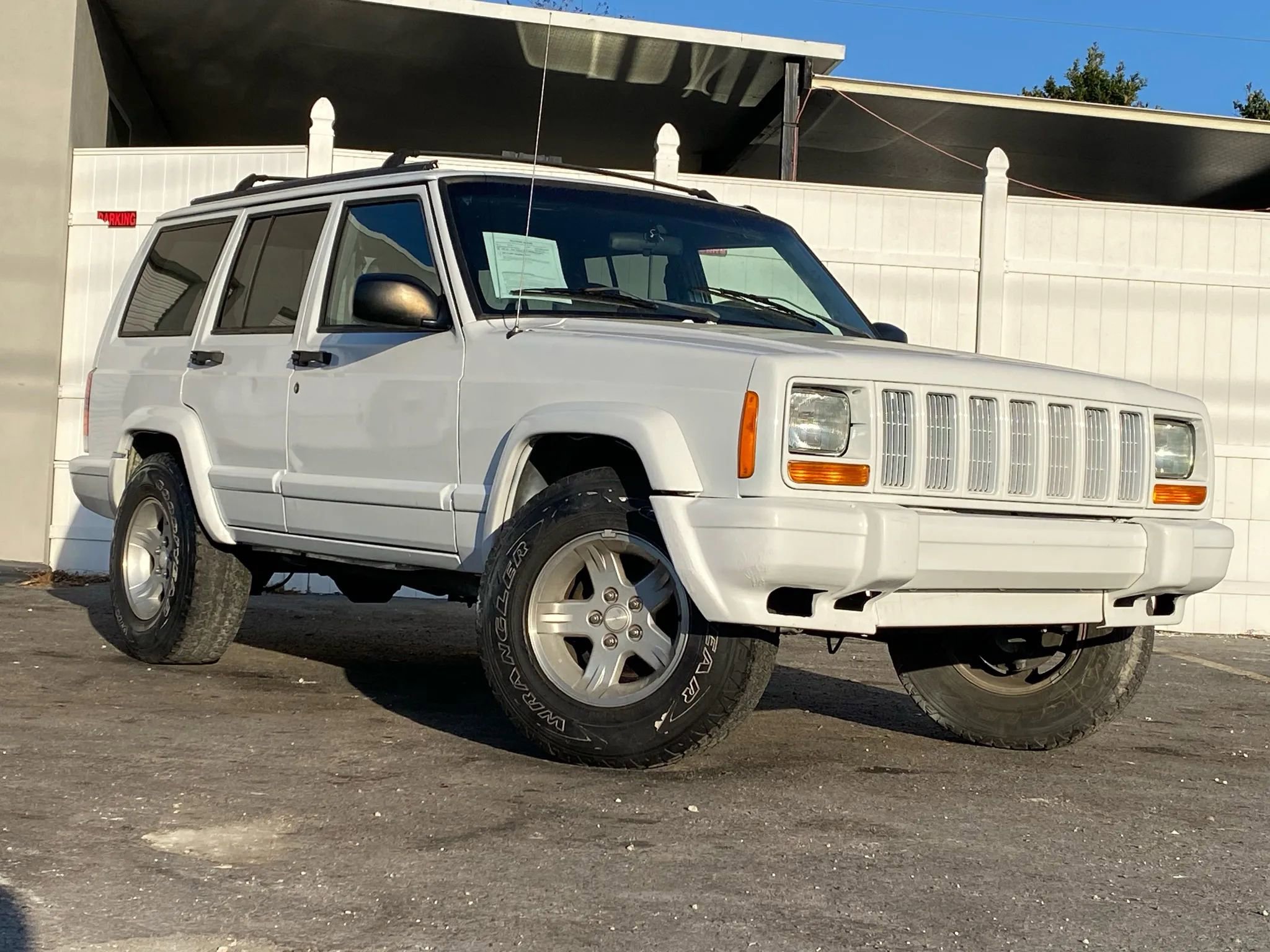 Used 1998 Jeep Cherokee 2WD 4-door image 3