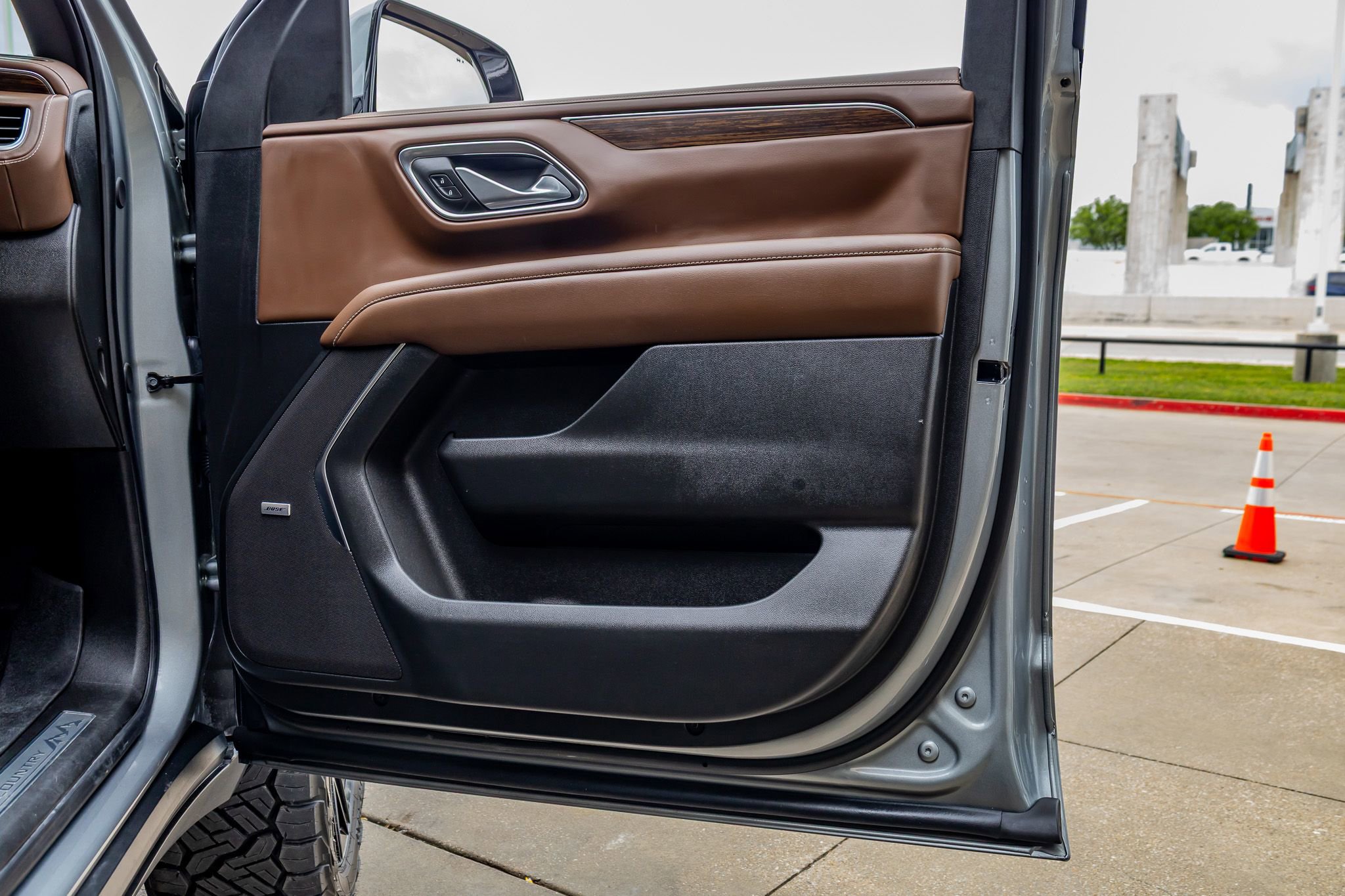 Used 2024 Chevrolet Suburban High Country image 38