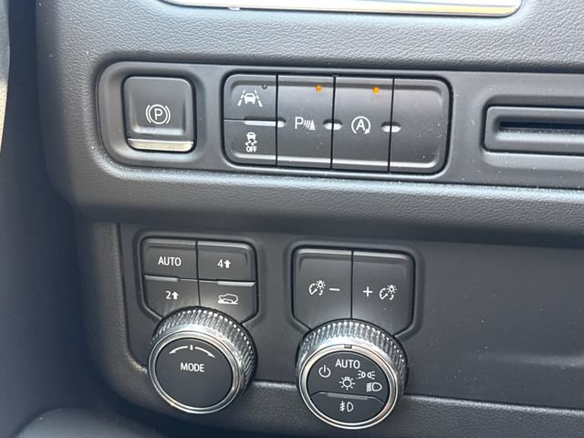 Used 2023 GMC Yukon XL SLE AWD/4WD image 30