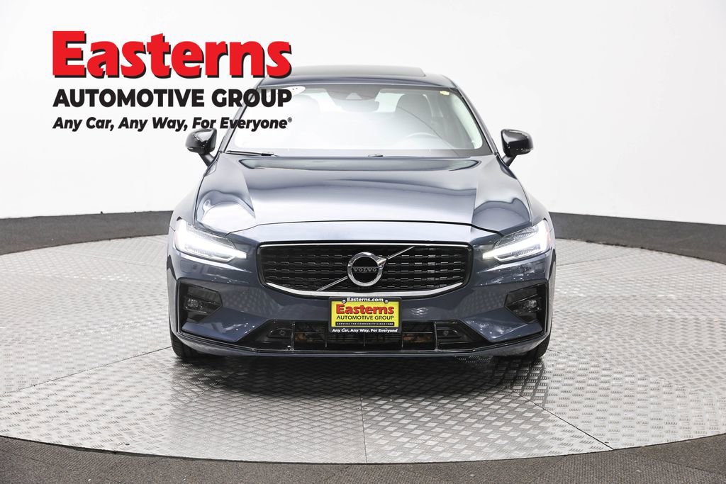 Used 2022 Volvo S60 B5 Momentum image 2