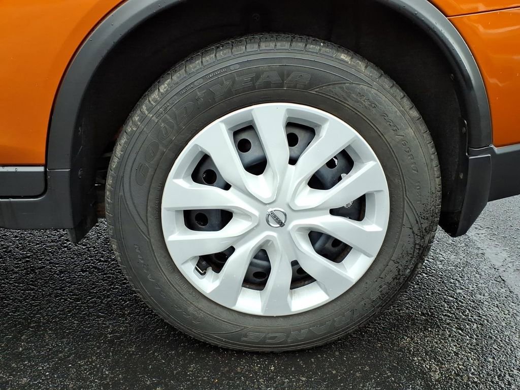 Used 2017 Nissan Rogue S AWD/4WD image 9