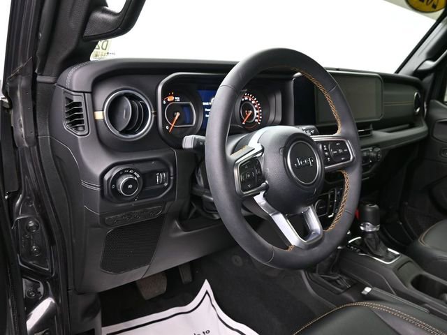 Used 2025 Jeep Wrangler Sahara image 28