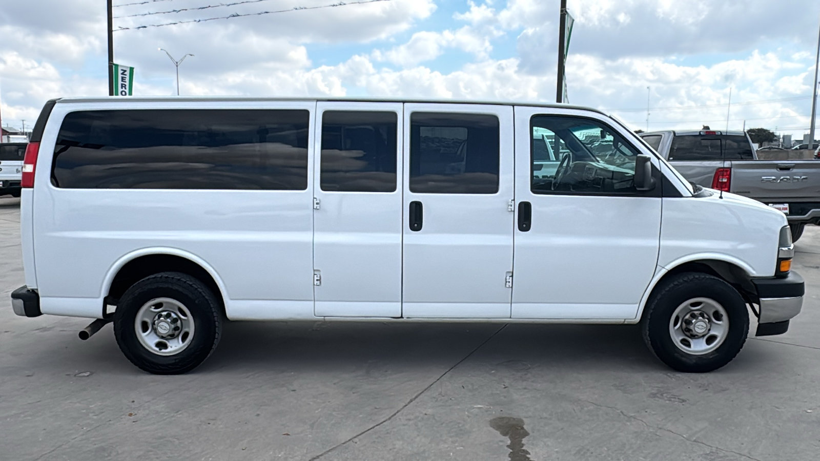 Used 2018 Chevrolet Express 3500 LT w/ LT Preferred Equipment Group image 4