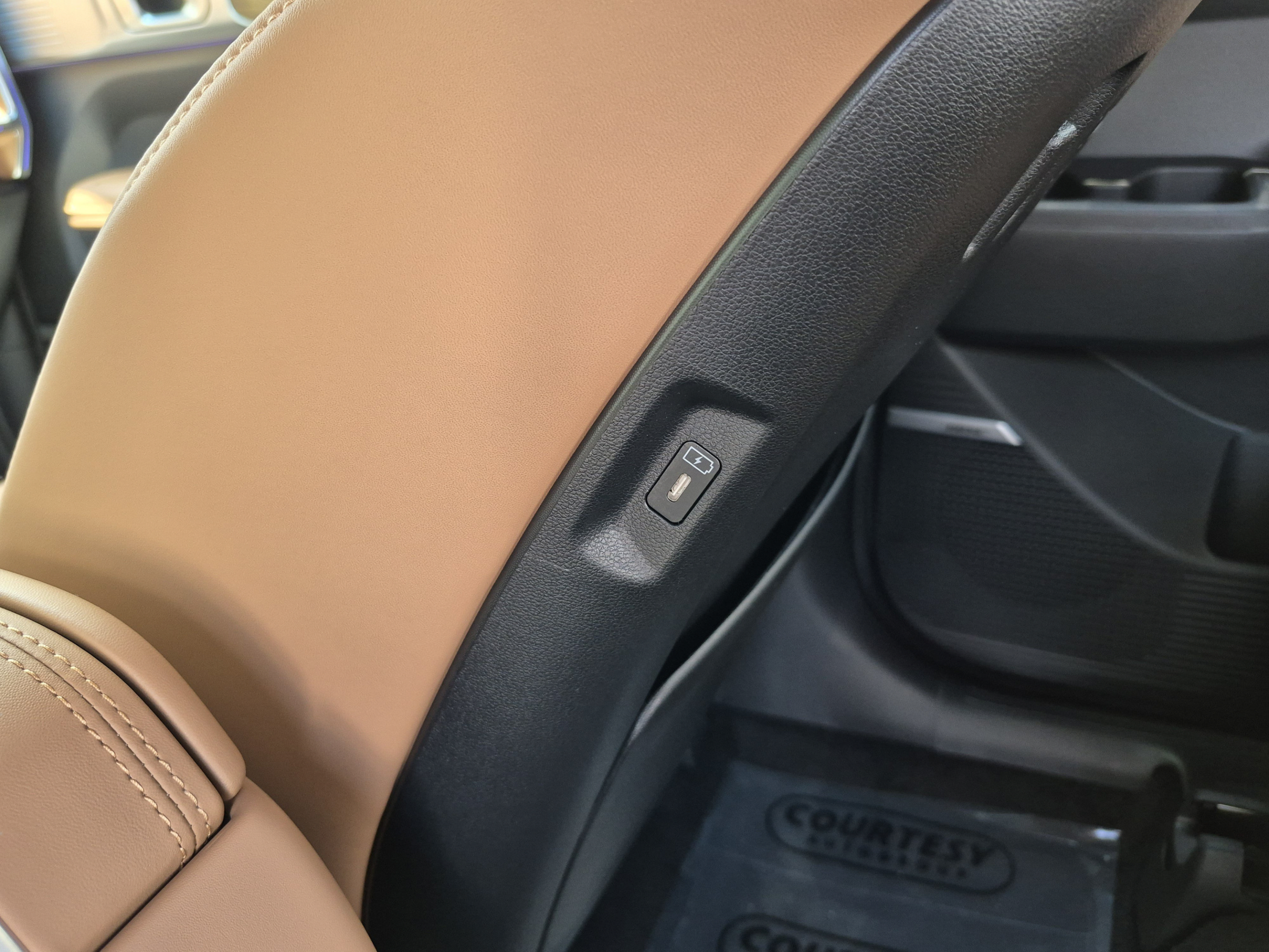New 2026 Hyundai Santa Fe Calligraphy FWD image 17