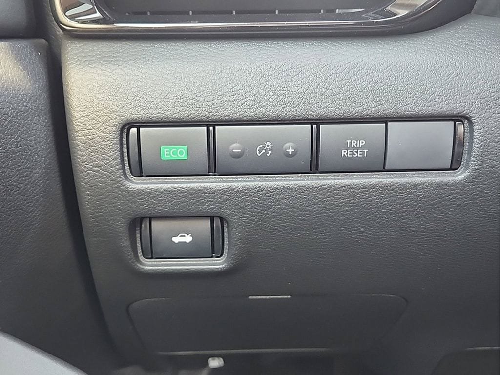 New 2025 Nissan Sentra SV w/ SV Premium Package FWD image 8