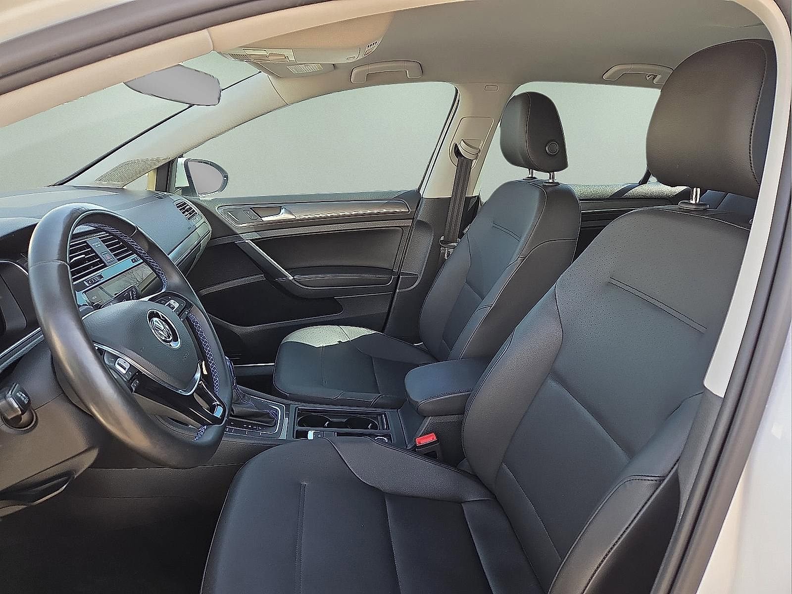 Used 2018 Volkswagen e-Golf SEL Premium image 13