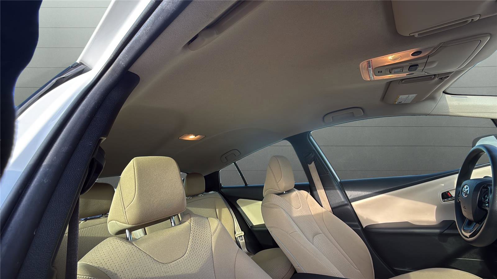 Used 2022 Toyota Prius LE image 9