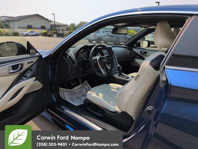 Used 2017 INFINITI Q60 Red Sport 400 AWD/4WD image 9