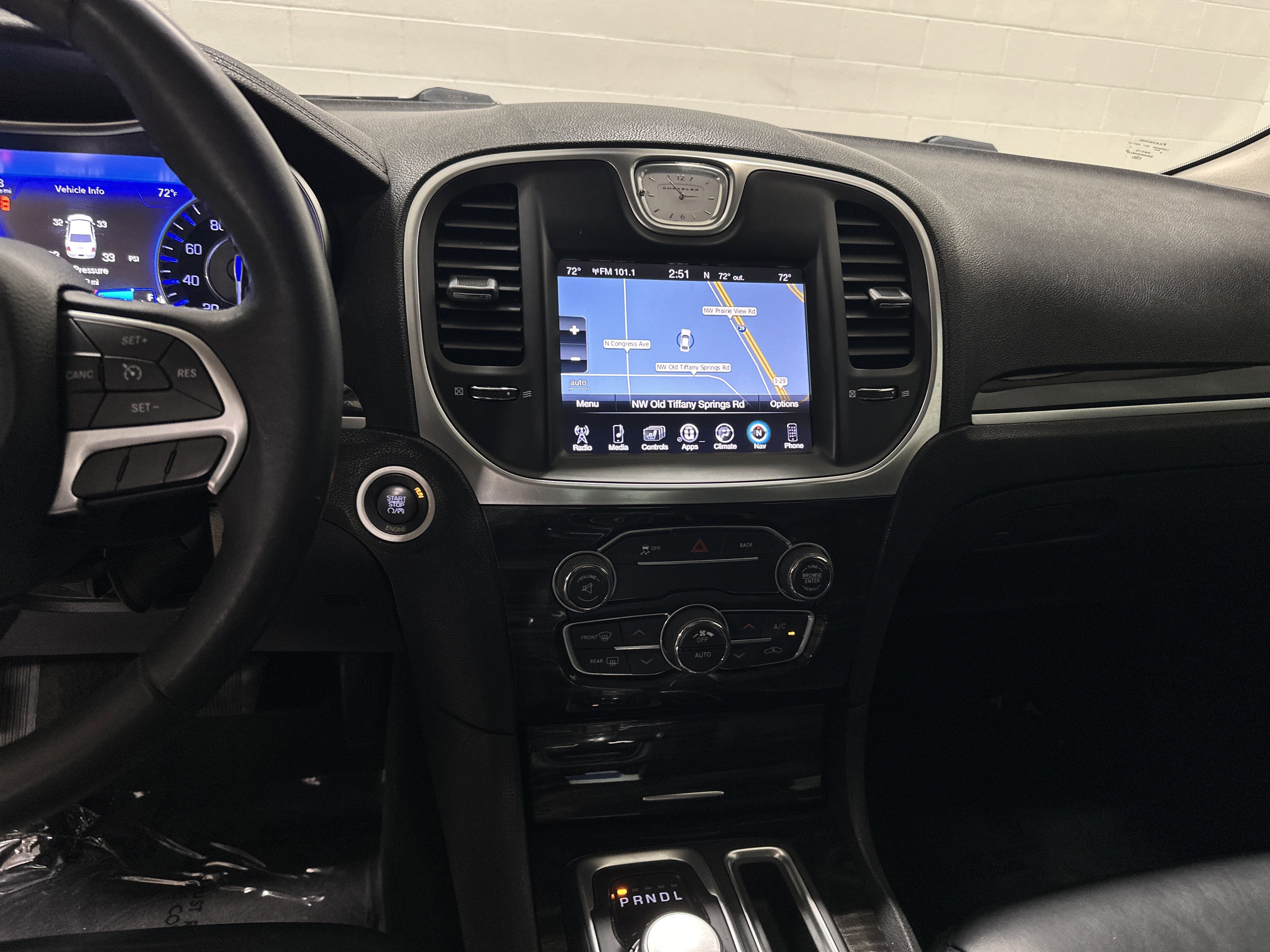 Used 2015 Chrysler 300 Limited w/ Driver Convenience Group image 30